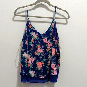 Sweet Wanderer Floral Blue Top Size Medium